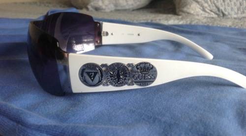 Guess sunglasses with beautiful emblems on the frame
