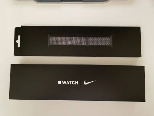 Apple Watch Nike SE (GPS, 40mm, Silver Aluminum, Pure Platinum/Black Nike Sport Band, 2021)