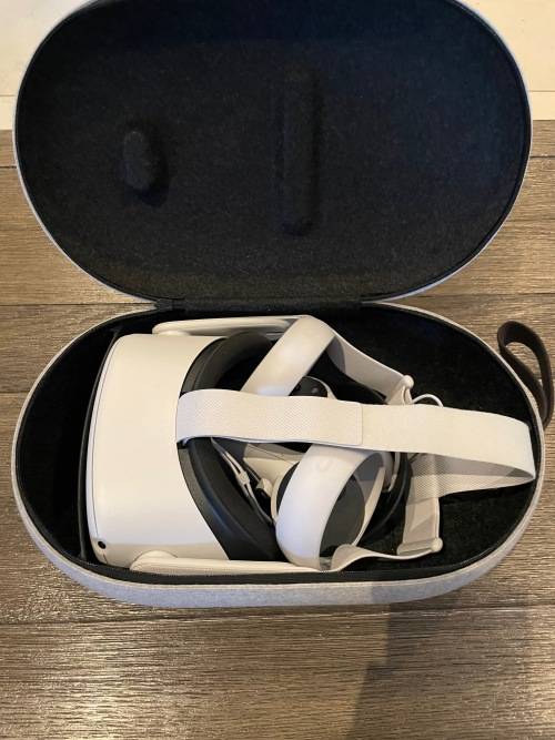 Oculus Quest 2 - 128GB Advanced + Carry Case Combo