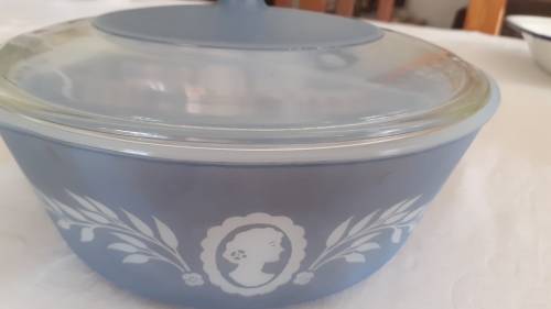Stunning blue MILKGLASS GLASBAKE OVENDISH (USA)
