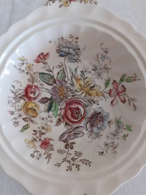 BEAUTIFUL SHERATON JOHNSON BROS TUREEN