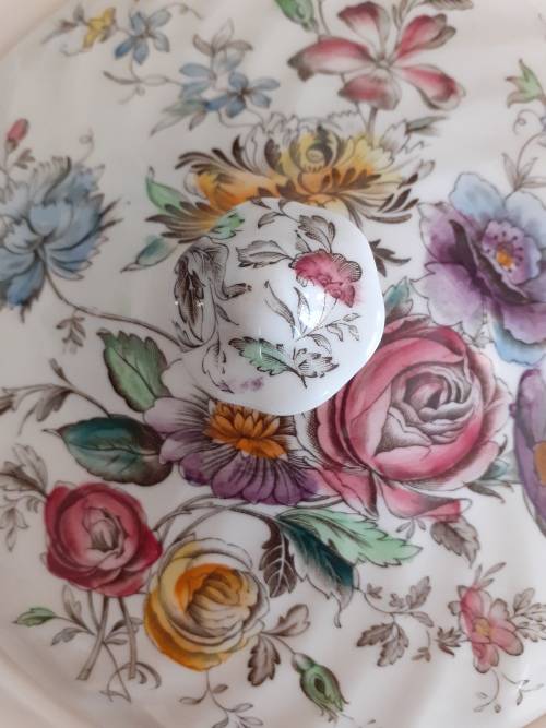 BEAUTIFUL SHERATON JOHNSON BROS TUREEN