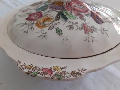 BEAUTIFUL SHERATON JOHNSON BROS TUREEN