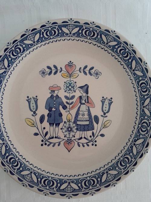 JOHNSON BROTHERS HEARTS and FLOWERS DINNER PLATE (6 available)