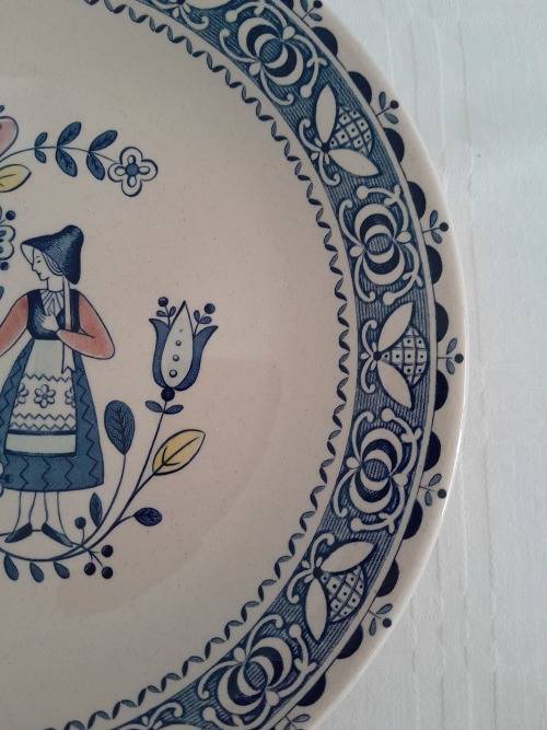 JOHNSON BROTHERS HEARTS and FLOWERS DINNER PLATE (6 available)