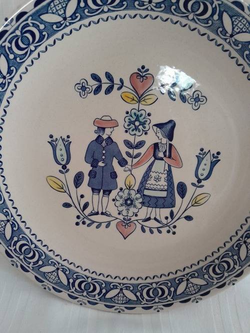 JOHNSON BROTHERS HEARTS and FLOWERS DINNER PLATE (6 available)