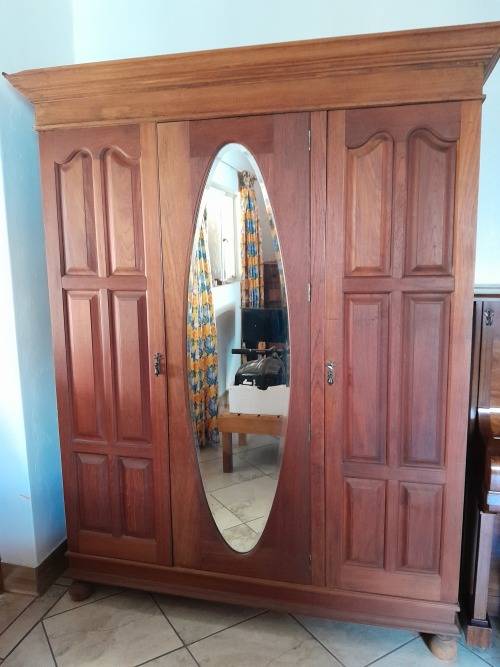 BEAUTIFUL BIG TEAK WARDROBE