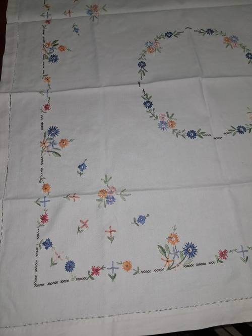 BEAUTIFUL HAND EMBROIDERED SQUARE HEAVY COTTON TABLECLOTH 90CM