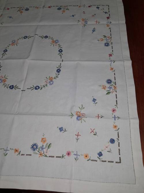 BEAUTIFUL HAND EMBROIDERED SQUARE HEAVY COTTON TABLECLOTH 90CM