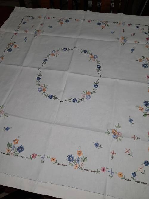 BEAUTIFUL HAND EMBROIDERED SQUARE HEAVY COTTON TABLECLOTH 90CM