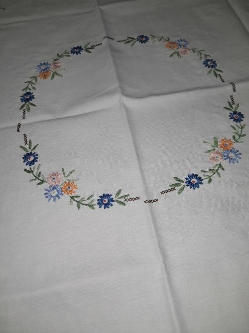 BEAUTIFUL HAND EMBROIDERED SQUARE HEAVY COTTON TABLECLOTH 90CM