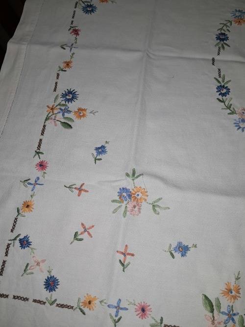 BEAUTIFUL HAND EMBROIDERED SQUARE HEAVY COTTON TABLECLOTH 90CM