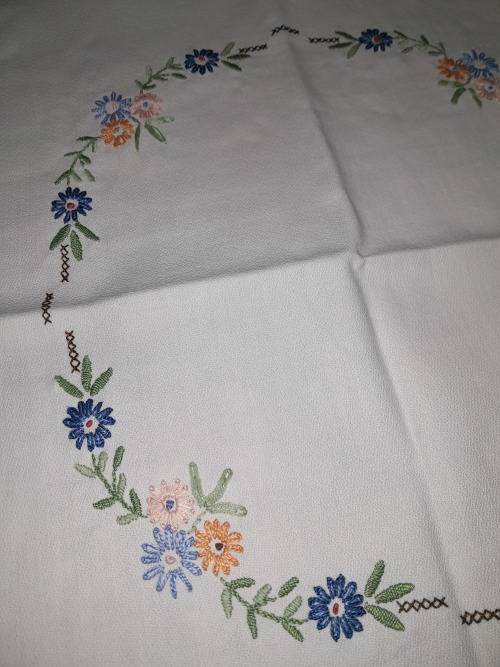 BEAUTIFUL HAND EMBROIDERED SQUARE HEAVY COTTON TABLECLOTH 90CM
