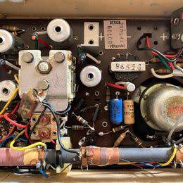 Portable Decca Debonette TP50 Transistor Radio 1961, working.