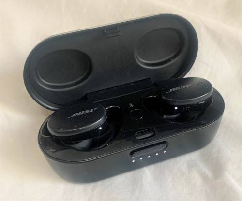 Bose Sport Earbuds True Wireless unbelievable sound, retails new for R5000.