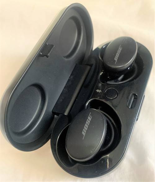 Bose Sport Earbuds True Wireless unbelievable sound, retails new for R5000.