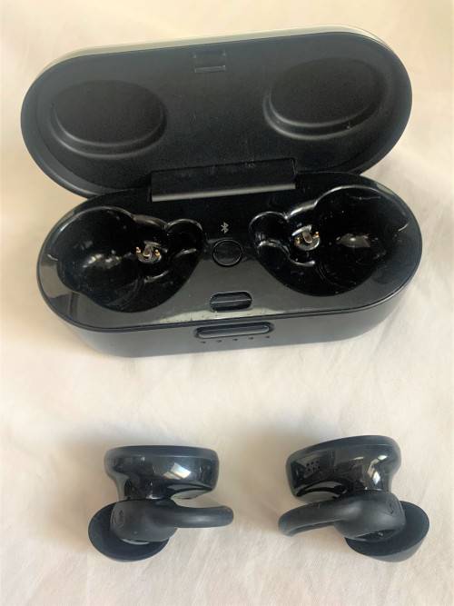 Bose Sport Earbuds True Wireless unbelievable sound, retails new for R5000.