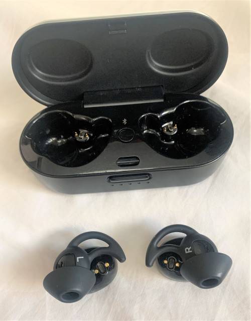 Bose Sport Earbuds True Wireless unbelievable sound, retails new for R5000.