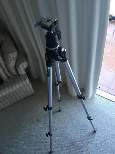 Manfrotto 190 tripod with Manfrotto 352RC ball head, see photos