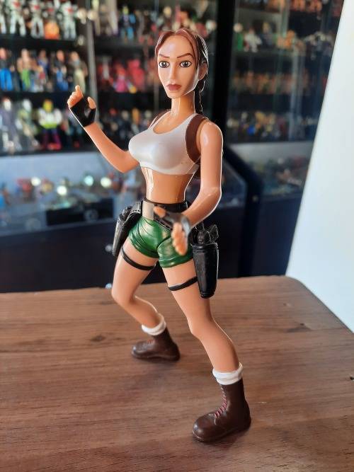 2000 Tomb Raider "LARA CROFT"  Figure