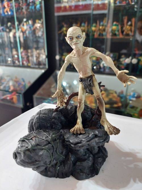 2003 Lord of The Rings GOLLUM Figure