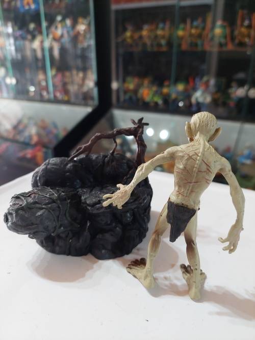 2003 Lord of The Rings GOLLUM Figure