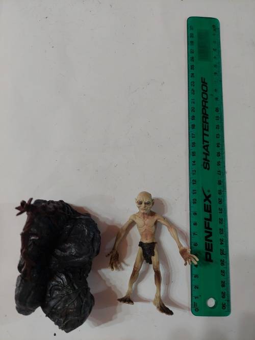 2003 Lord of The Rings GOLLUM Figure