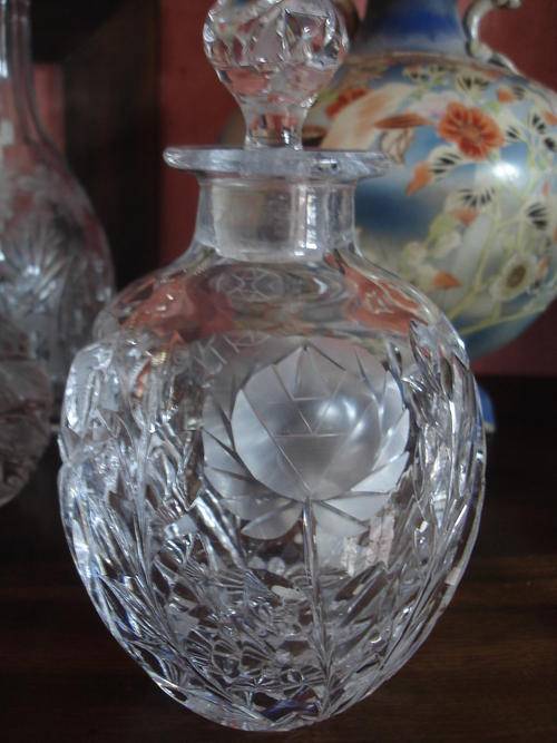 PRETTY ROSE CUT CRYSTAL SHERRY DECANTER