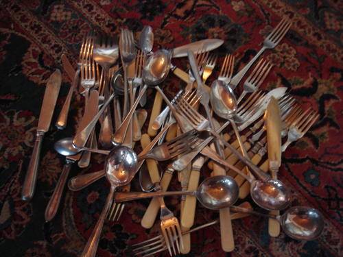 COLLECTION OF CUTLERY