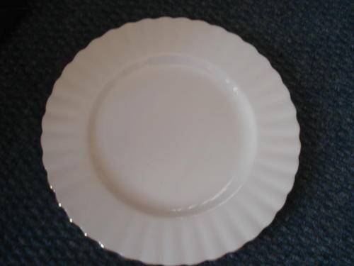 ROYAL ALBERT VAL D'OR SIDE PLATE 18 CMS