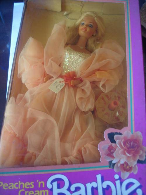 VINTAGE BARBIE DOLL PEACHES N CREAM IN BOX 1985