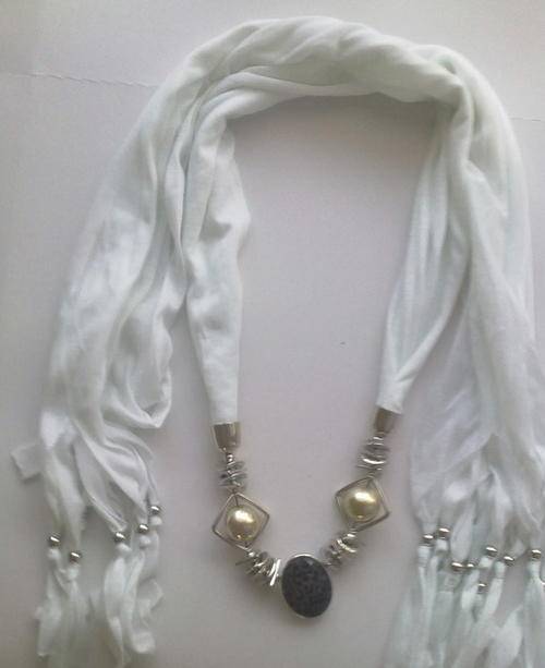 *** BRAND NEW  *** JEWELLERY SCARF white - Dress up any outfit