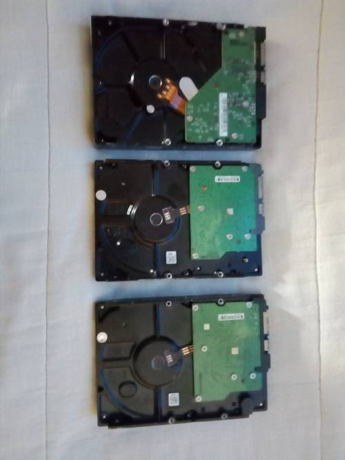 3 x Sata harddrives