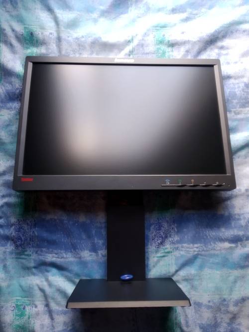 Lenovo Monitor LT1952pwD 19` DVI,DP,VGA