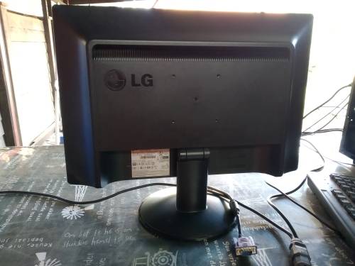 19` LG Flatron Monitor