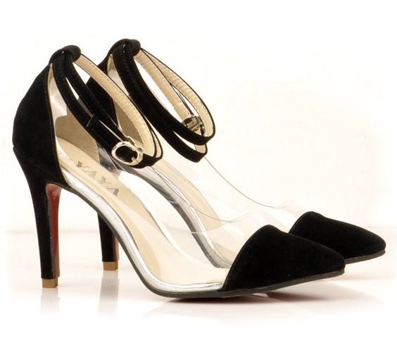 Very Trendy Black detail pumps