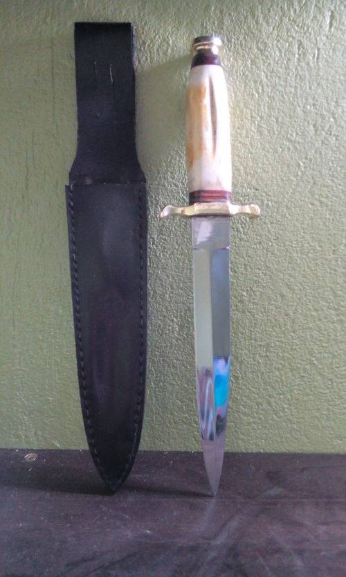 STUNNING VINTAGE PAKISTANI DAGGER KNIVE 30CM LENGTH, BLADE LENGHT 17CM CAMEL BONE HANDLE
