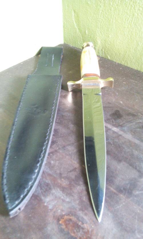 STUNNING VINTAGE PAKISTANI DAGGER KNIVE 30CM LENGTH, BLADE LENGHT 17CM CAMEL BONE HANDLE