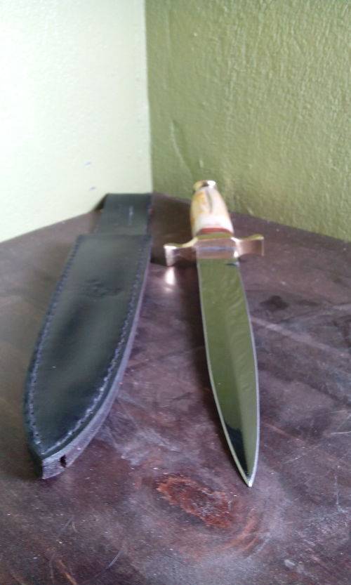 STUNNING VINTAGE PAKISTANI DAGGER KNIVE 30CM LENGTH, BLADE LENGHT 17CM CAMEL BONE HANDLE