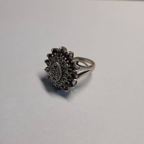 Vintage 925 Sterling Silver Ring with Deep Red Stones