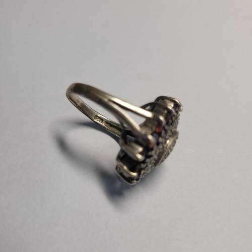 Vintage 925 Sterling Silver Ring with Deep Red Stones