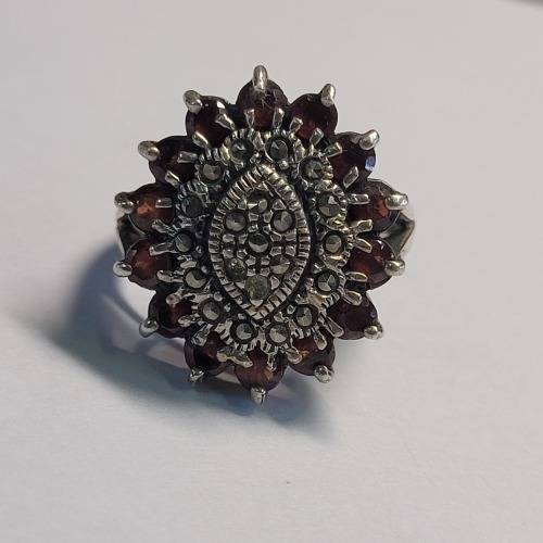 Vintage 925 Sterling Silver Ring with Deep Red Stones