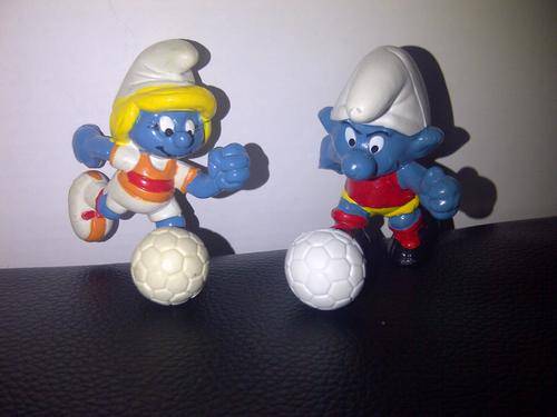 Kicker Football Smurf and Soccer Smurfette #20035,20163. MINT Schleich