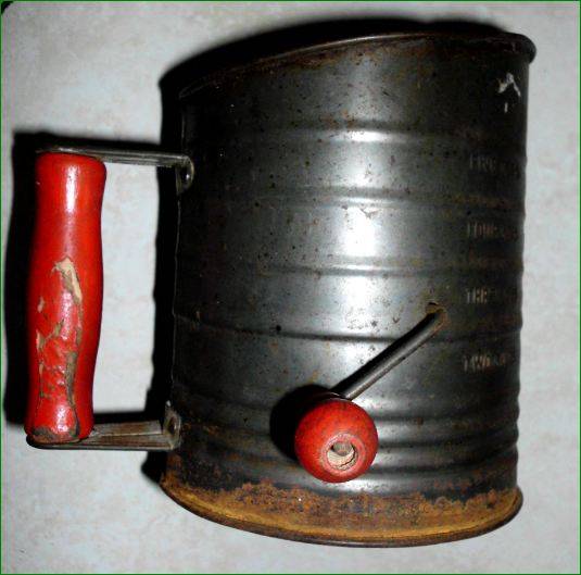 Bromwell's - Made in USA - Measuring Sifter / Ou Meelsif