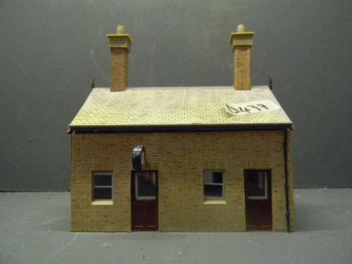 HO SMALL STATION BUILDING