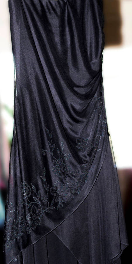 FORMAL Ladies Evening Wear - Looks new