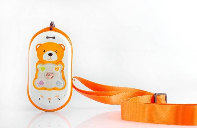 Kids Mobile Phone with built in GPS tracker + Panic Button and More - Local Stock = NO Waiting
