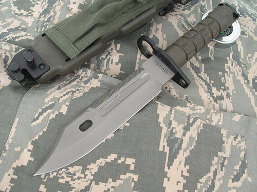 US ARMY MARINE Model: M9 BAYONET --- M4 Rifle bayonet