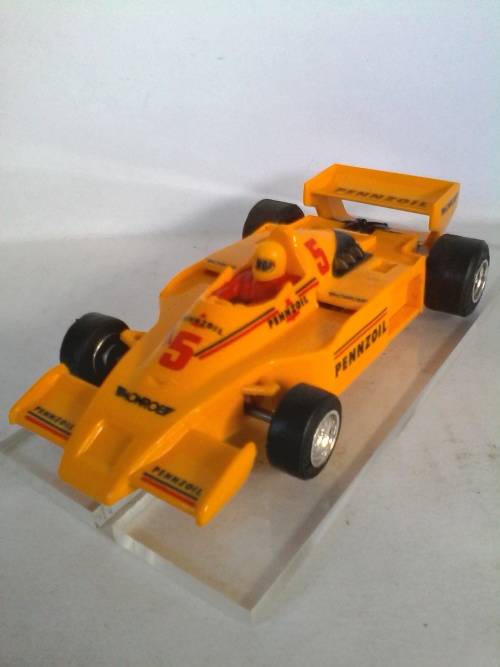 Scalextric C232 Indy Racer Pennzoil - Renault RS01 in a different guise.