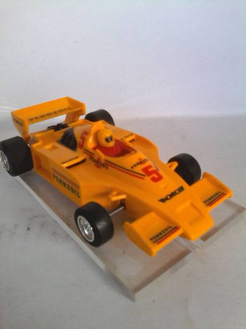 Scalextric C232 Indy Racer Pennzoil - Renault RS01 in a different guise.